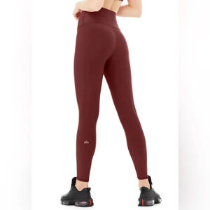 Alo Yoga sz XS High-Waist Airbrush Legging cranberry color excellent cond